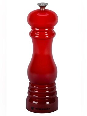 New Le Creuset Adjustable Salt Mill Classic Grinder KitchenTool NWOB with tag